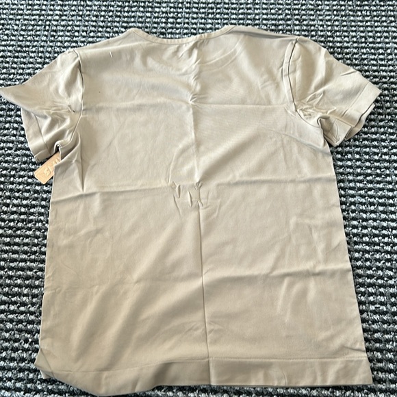 NWT SKIMS Smooth T shirt Short Sleeve Desert Size Large - Picture 3 of 3